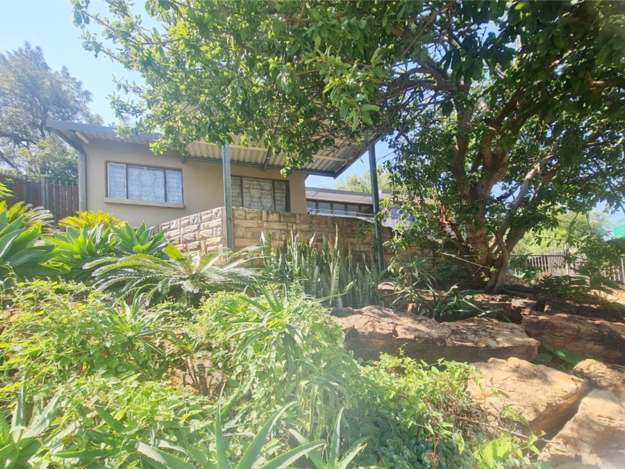 6 Bedroom Property for Sale in Meerhof North West